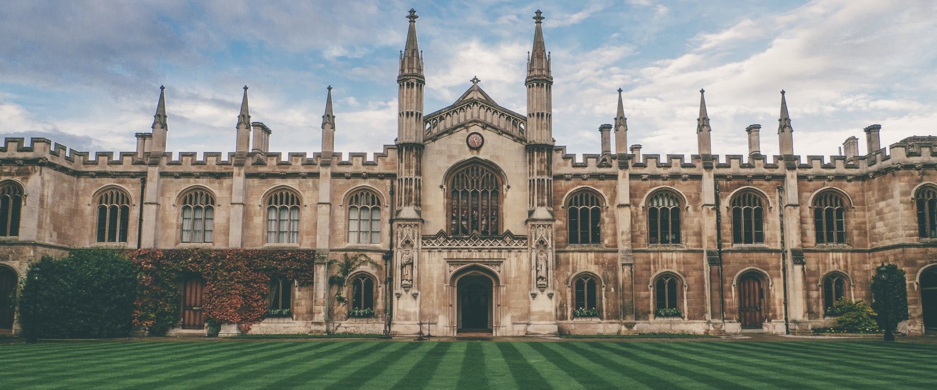The Ultimate Guide to Choosing the Right College at Oxford or Cambridge